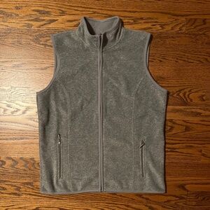 Karen Scott Sport fleece zipper vest in grey in size M